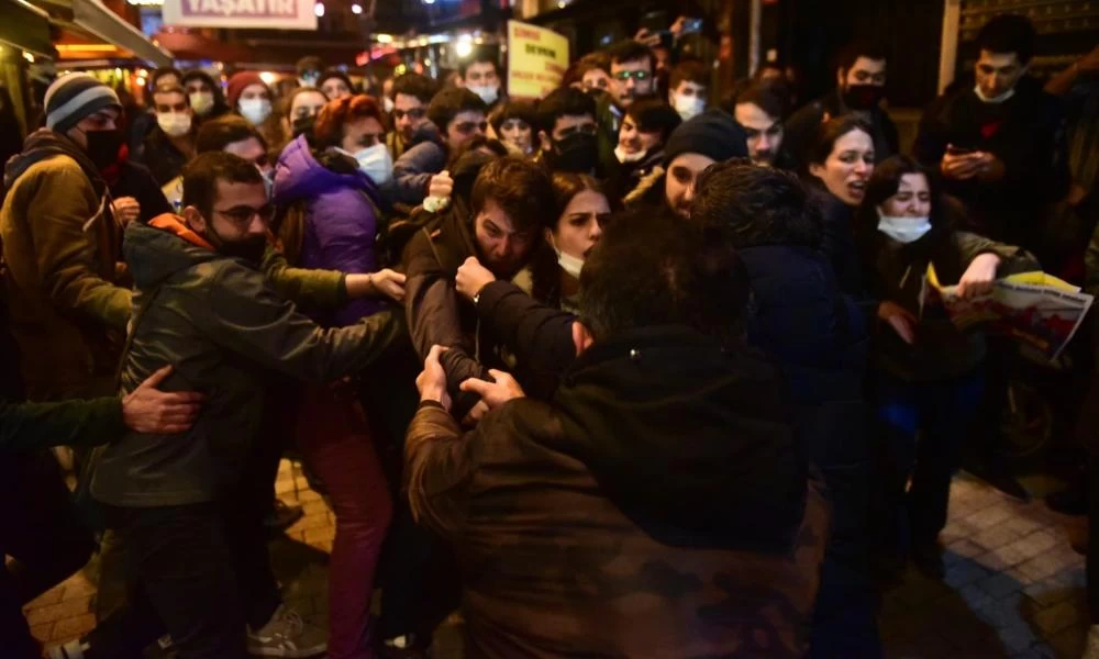 Χιλιάδες οι απλήρωτοι Τούρκοι εργάτες-Σε κατάρρευση ο ιδιωτικός τομέας ενώ η Τουρκία κυλά αργά σε εναν τρομερό εμφύλιο πόλεμο
